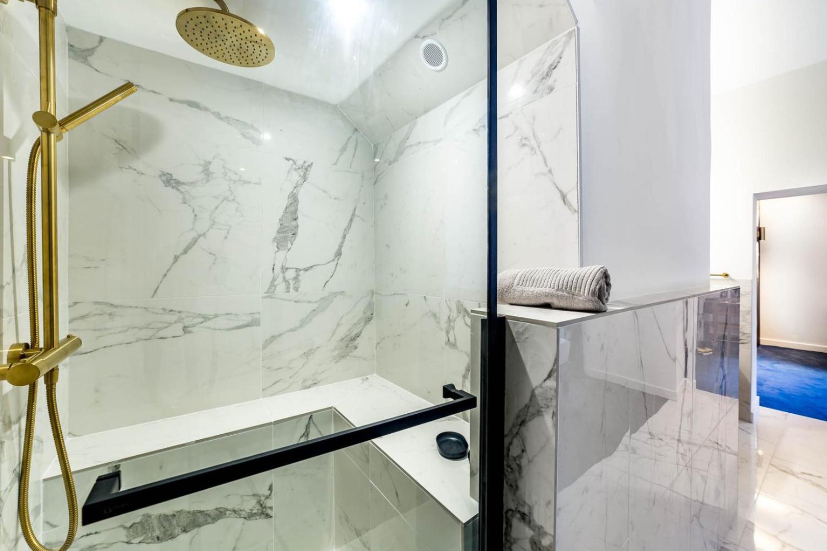 High-End Apartment Overlooking The Quays Ail Lyon Exterior foto